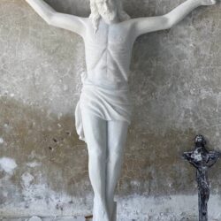 Tượng Chúa làm bằng loại đá nào tốt nhất?