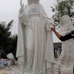 Tượng Đức Mẹ bằng đá đẹp, trang nghiêm và bền vững