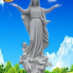 Tượng Đức Mẹ Maria thăng thiên và các thiên thần đưa tiễn Người